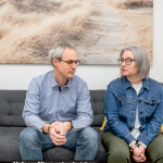 Das war natürlich erst einmal ein riesiger Schock. Von einem Moment auf den anderen ändert sich alles, und man fragt sich: Wie sollen wir das schaffen?